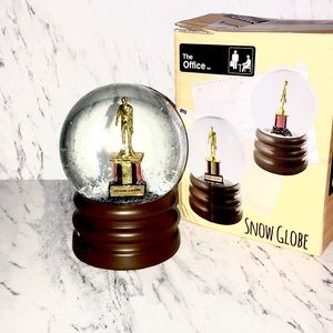 NWT The office Dundee award snow globe